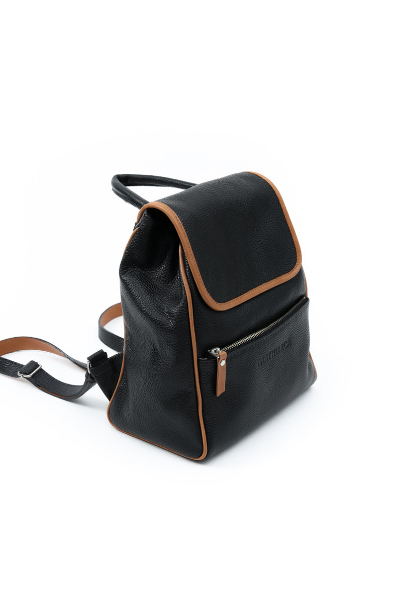 Mochila Irene <br/> Negra con vivo Camel