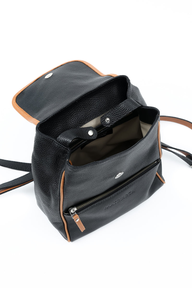 Mochila Irene <br/> Negra con vivo Camel