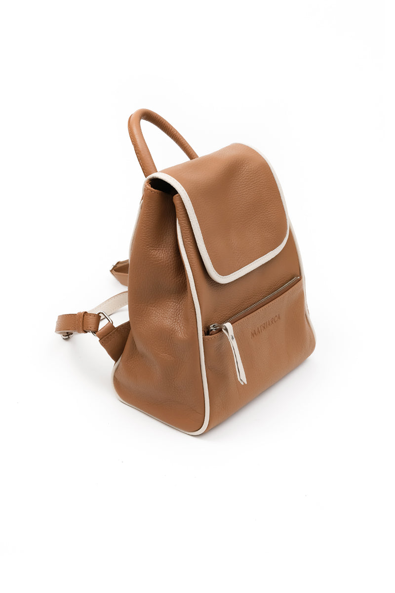 Mochila Irene <br/> Camel con vivo Marfil