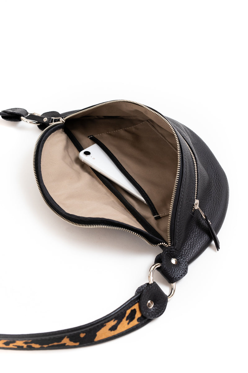 Riñonera Filippa <br/> Negra con print