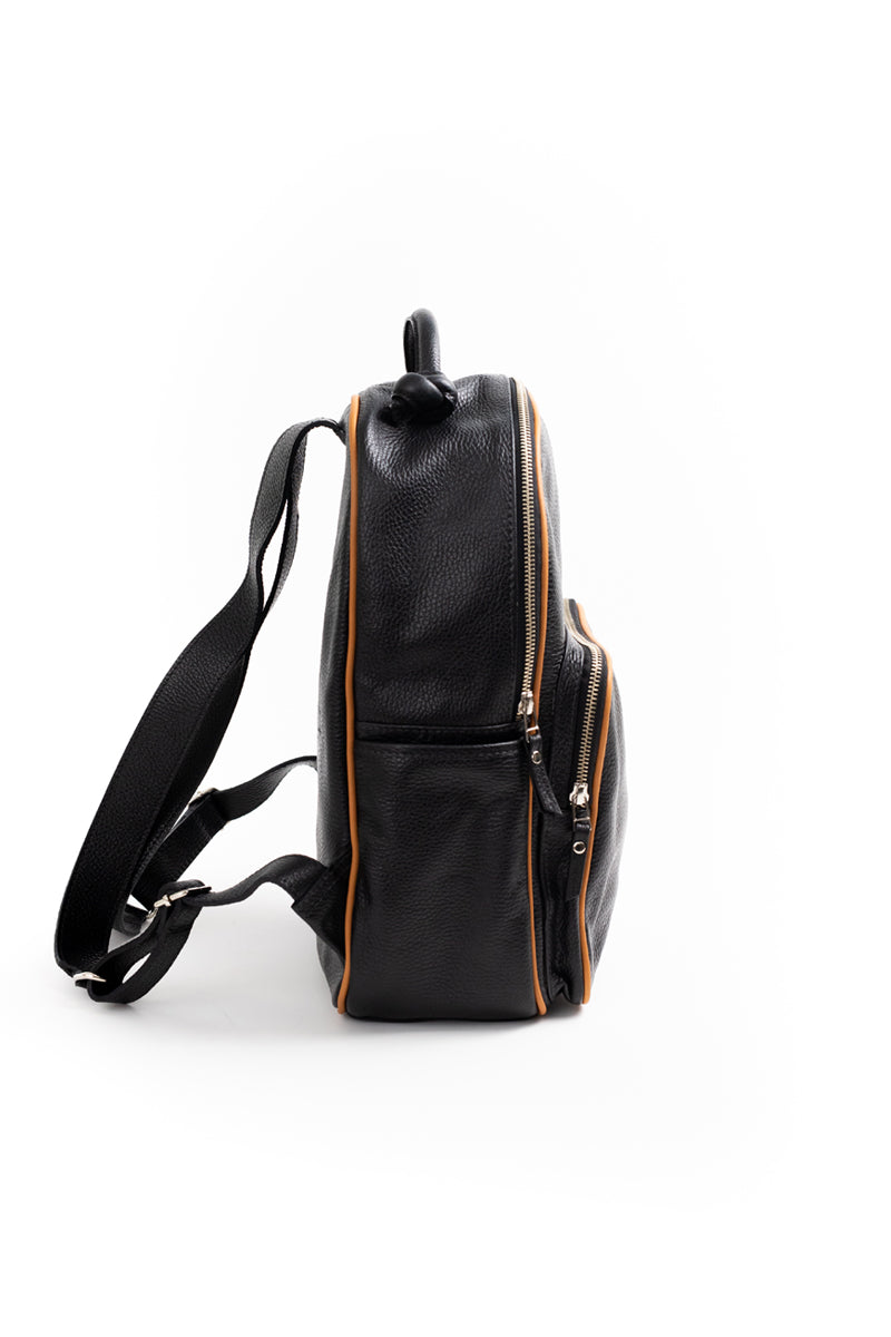 Mochila Olivia <br/> Negra con vivo Camel