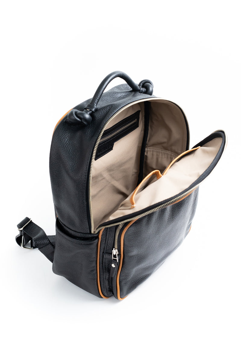 Mochila Olivia <br/> Negra con vivo Camel