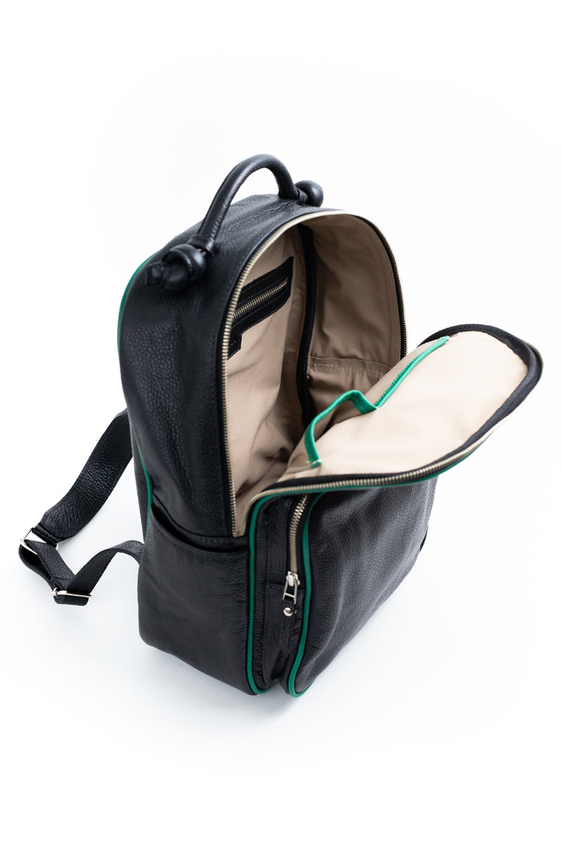 Mochila Olivia <br/> Negra con vivo Verde