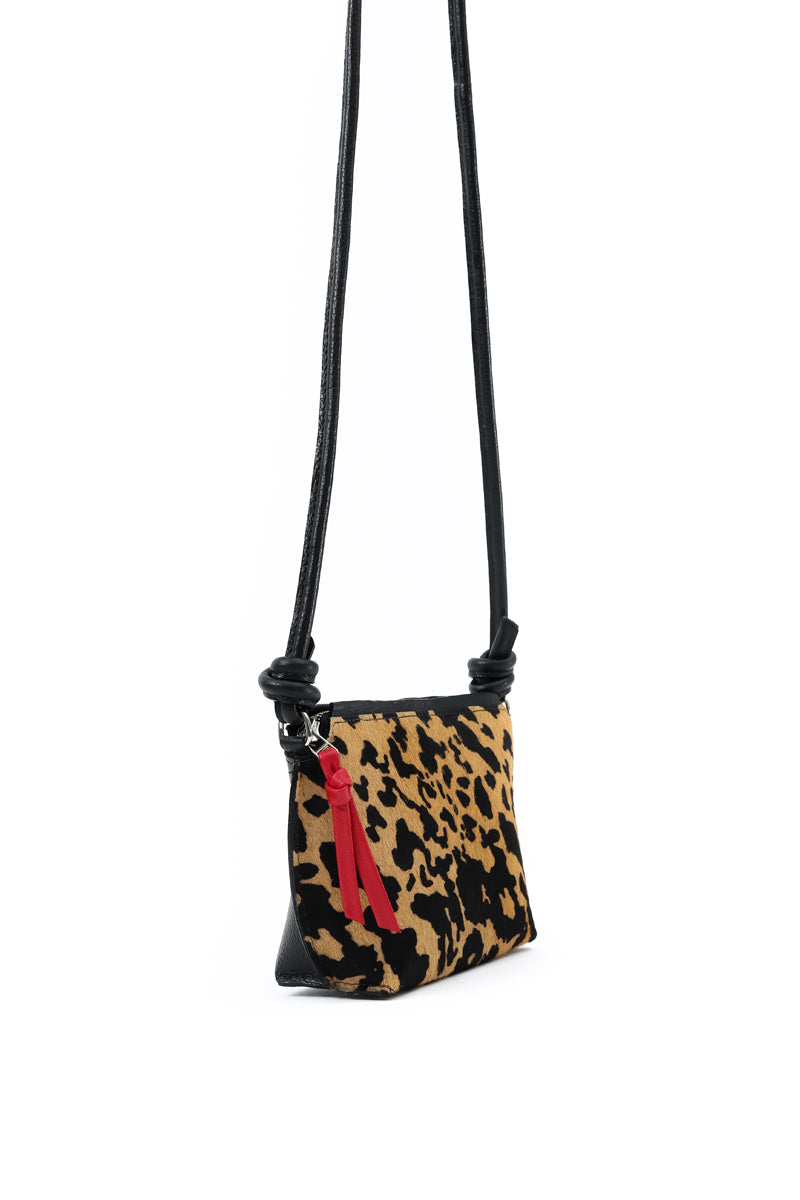 Cartera Lia &lt;br/&gt; Negra con pelo manchas