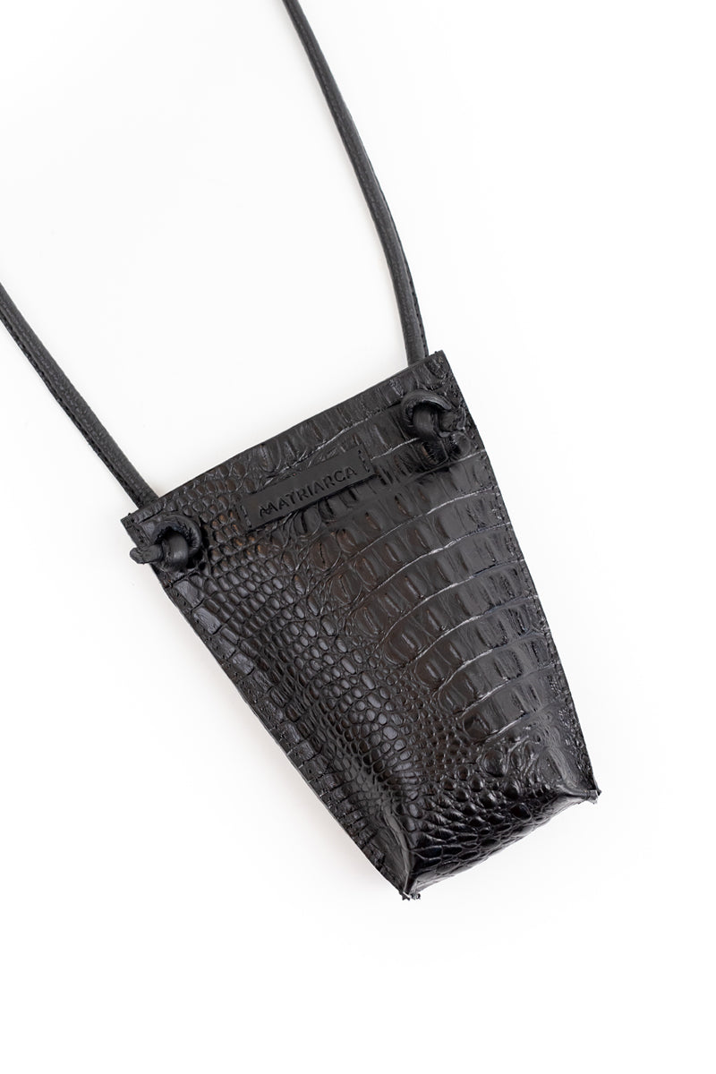 Porta celular Sofía <br/> negro textura caimán