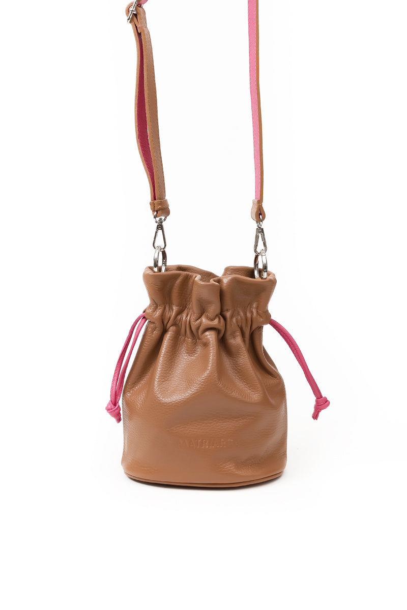 Cartera Aurora <br/> Camel con fucsia