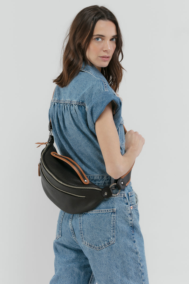 Riñonera Filippa <br/> Negra con camel