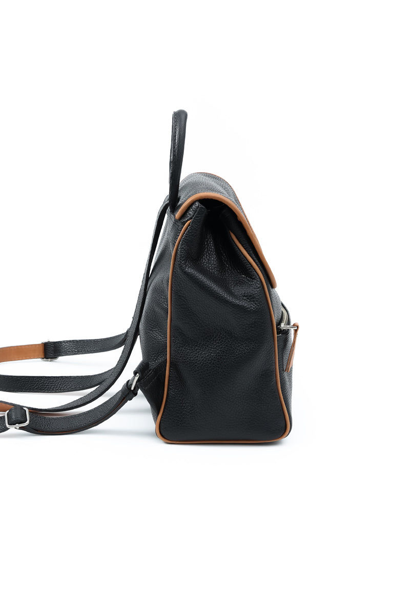 Mochila Irene <br/> Negra con vivo Camel
