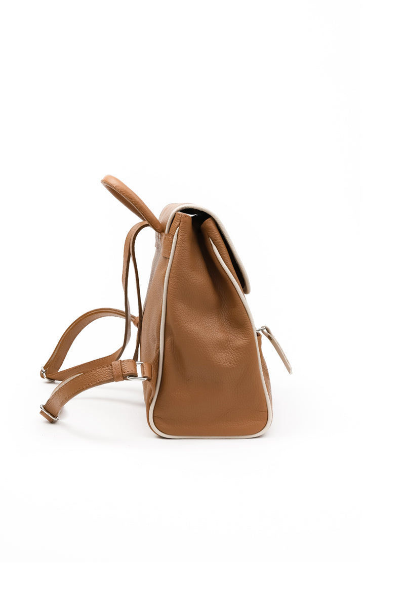 Mochila Irene <br/> Camel con vivo Marfil