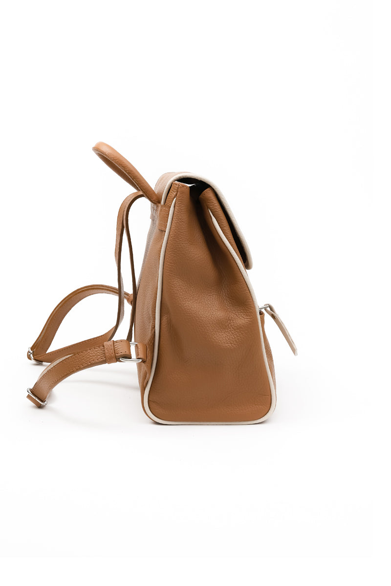 Mochila Irene <br/> Camel con vivo Marfil