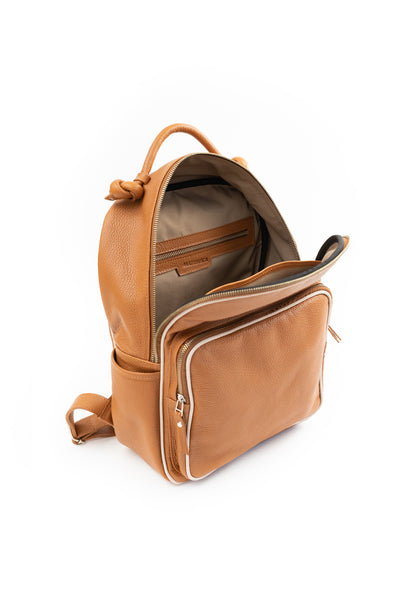 Mochila Olivia <br/> Camel con vivo Marfil