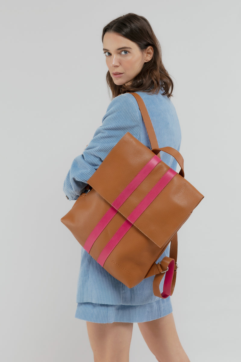 Mochila Simone <br/> Camel con fucsia