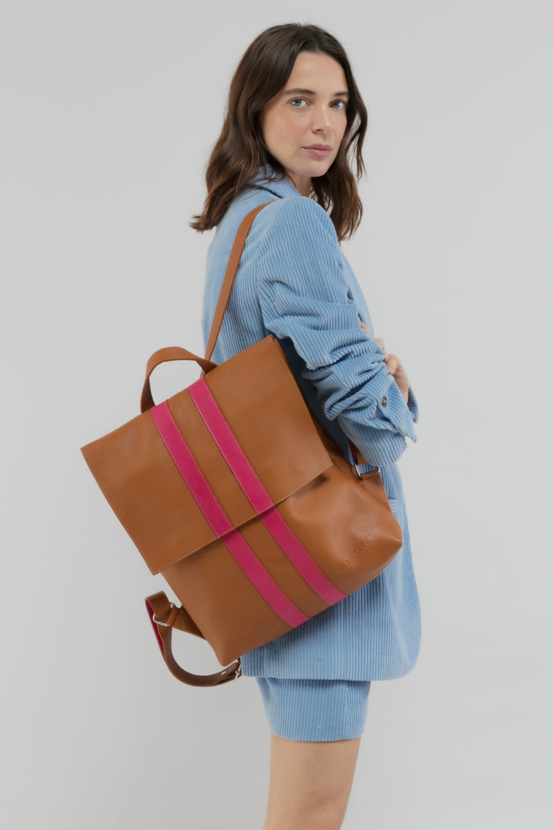 Mochila Simone <br/> Camel con fucsia