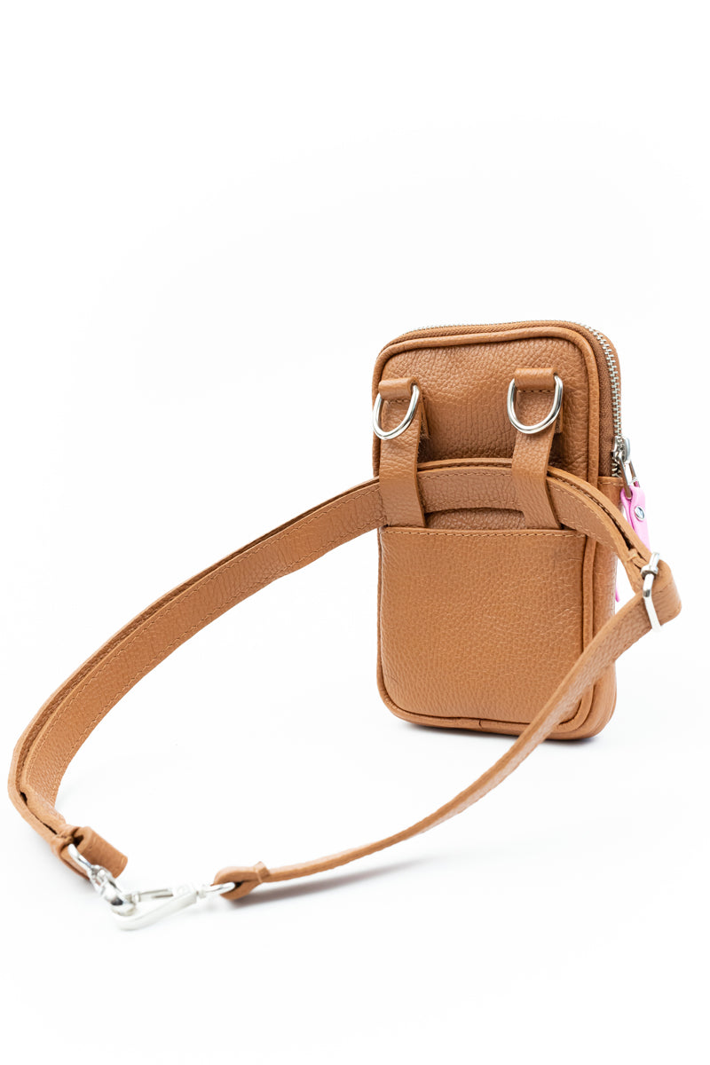 Porta celular Mae <br/> camel con rosa fluor