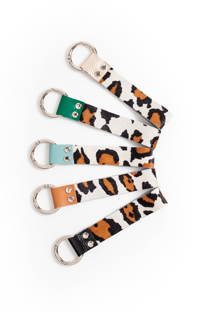 Llavero argolla pelo leopardo blanco