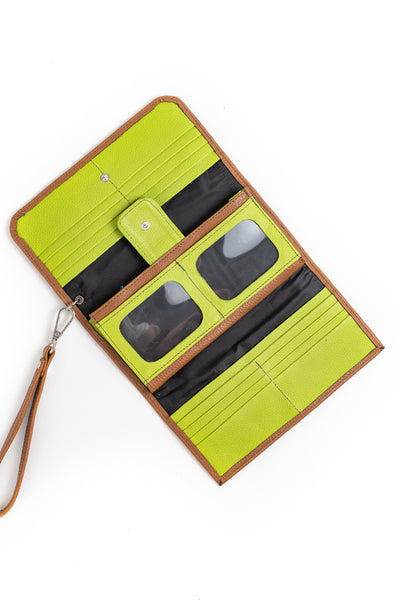 Billetera Petra <br/> Camel con verde limón