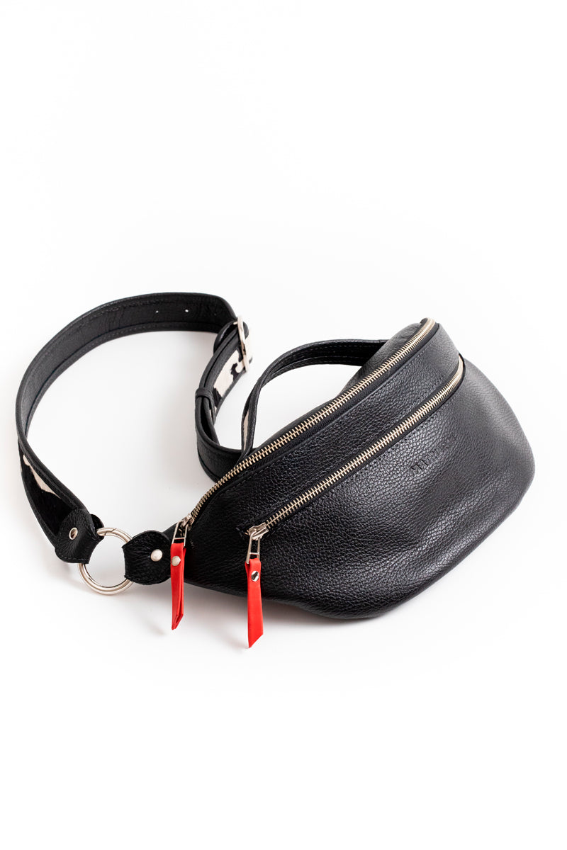 Riñonera Filippa <br/> Negra con Vaca