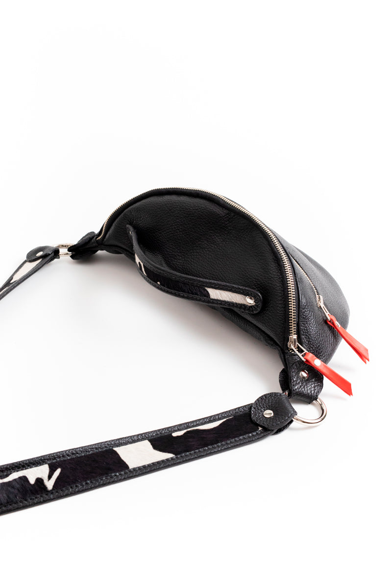 Riñonera Filippa <br/> Negra con Vaca