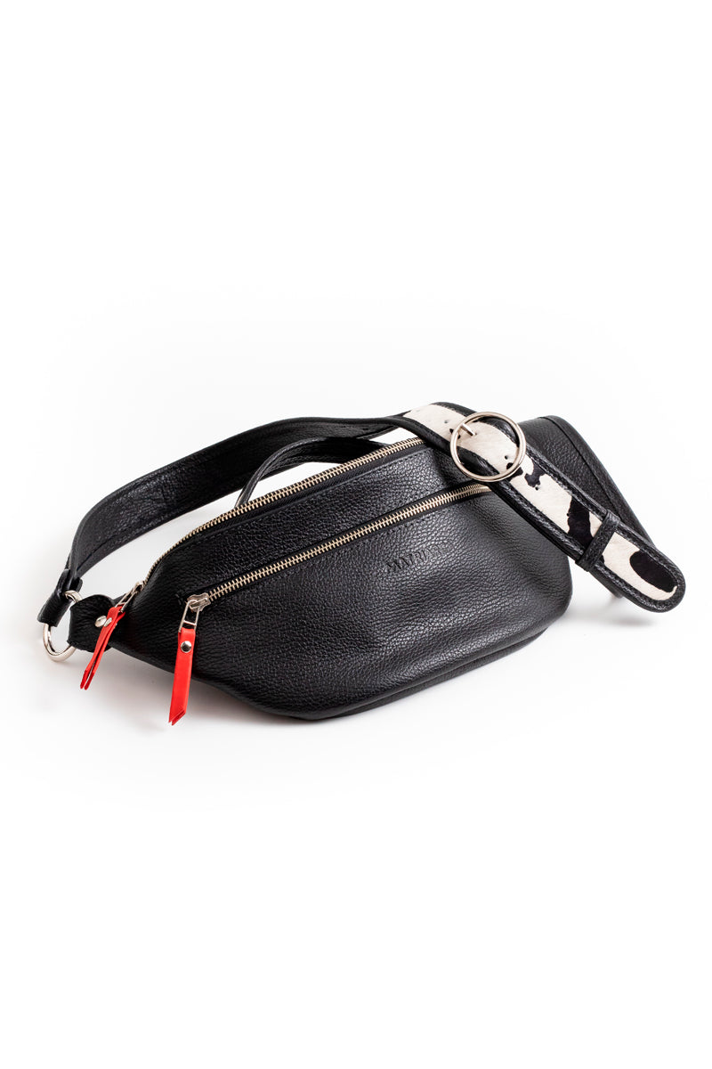 Riñonera Filippa <br/> Negra con Vaca