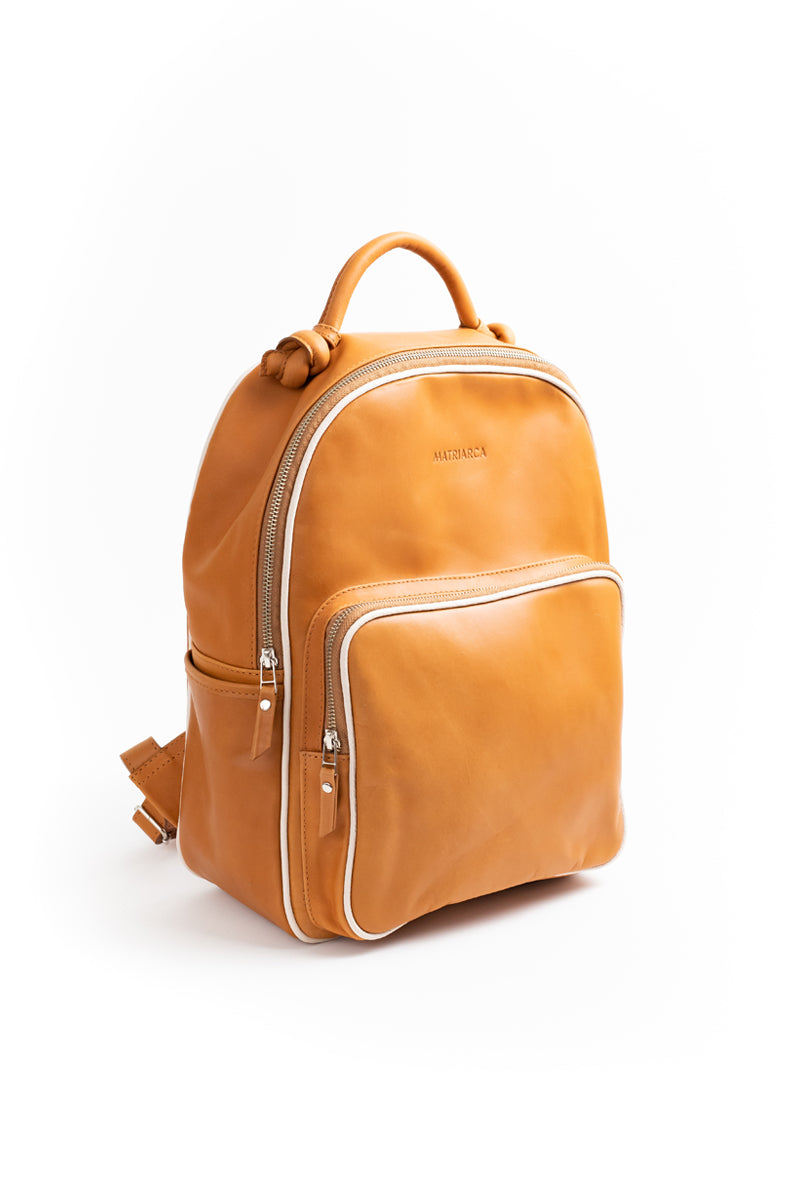 Mochila Olivia <br/> Camel con vivo Marfil