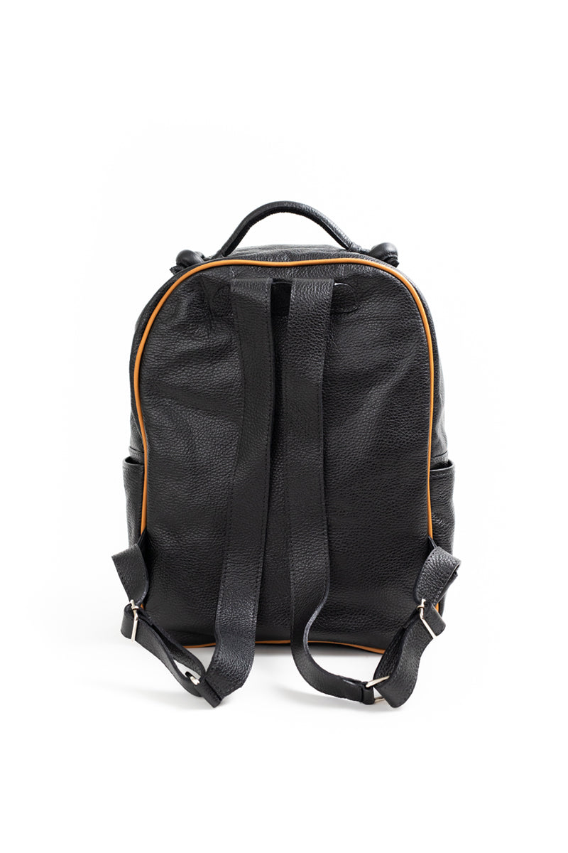 Mochila Olivia <br/> Negra con vivo Camel