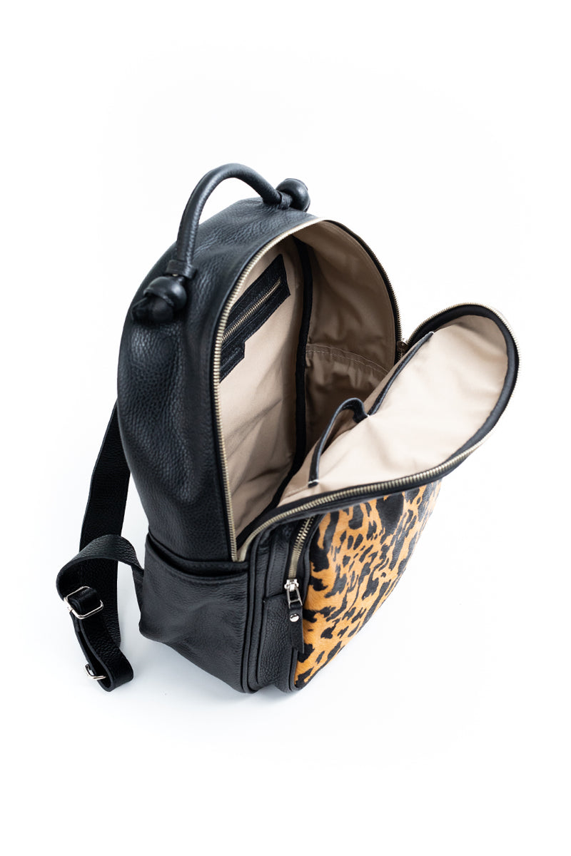 Mochila Olivia <br/>Negra con pelo Manchas