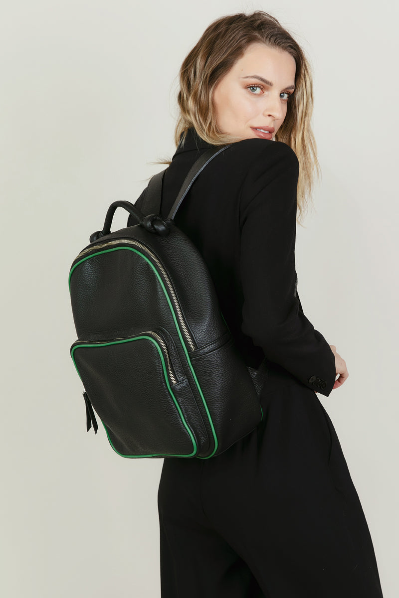 Mochila Olivia <br/> Negra con vivo Verde