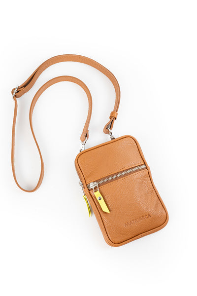 Porta celular Mae <br/> camel con lima