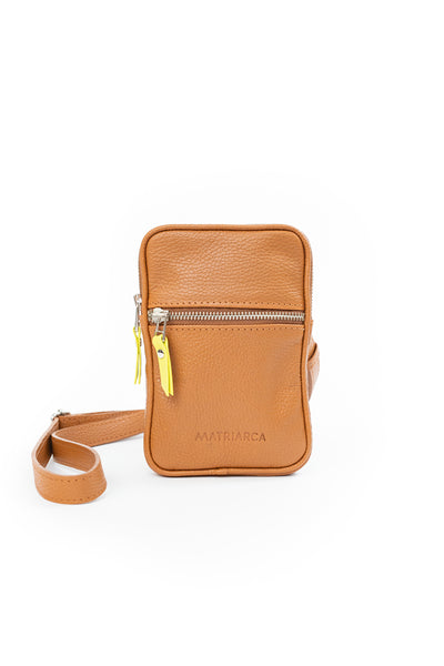 Porta celular Mae <br/> camel con lima